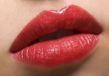 赤い唇のアップ
